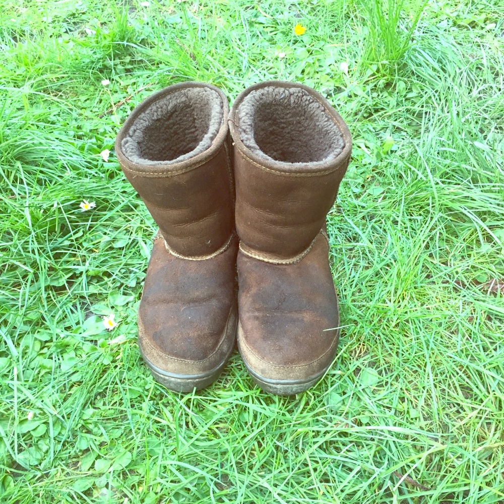 $$$SOLD$$$$$Minnetonka sheepskin boots